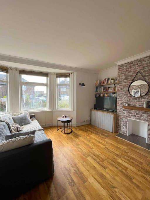 Cosy Flat In Burgess Hill, Sussex Appartement Buitenkant foto